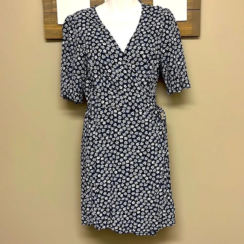 Old Navy Blue and White V-Neck Floral Wrap Dress- Small